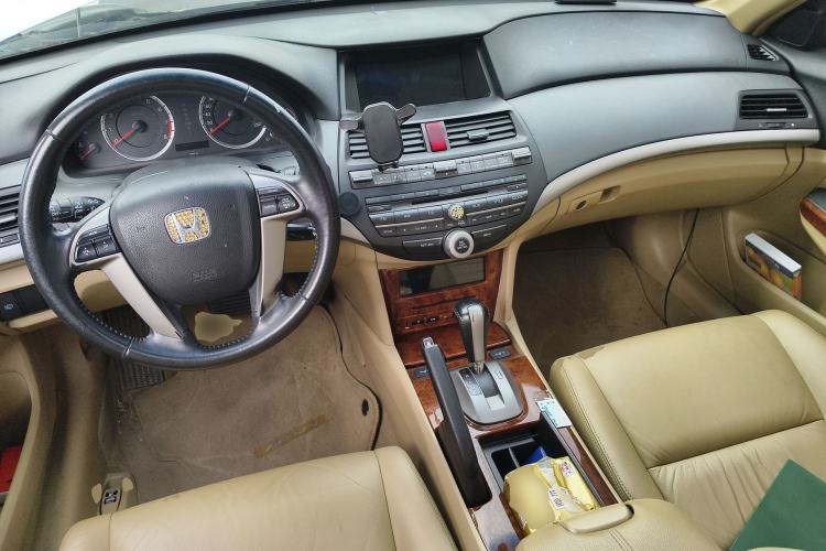 Used Honda Accord 2012 2.0L SE Center Console