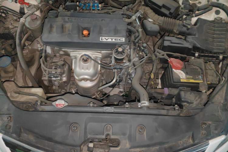 Used Honda Accord 2012 2.0L SE Engine Bay