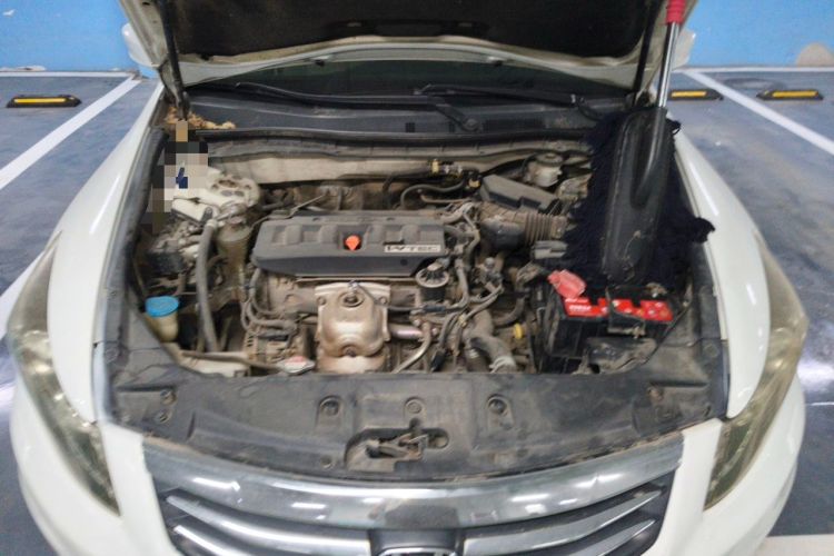 Used Honda Accord 2012 2.0L SE Engine Bay