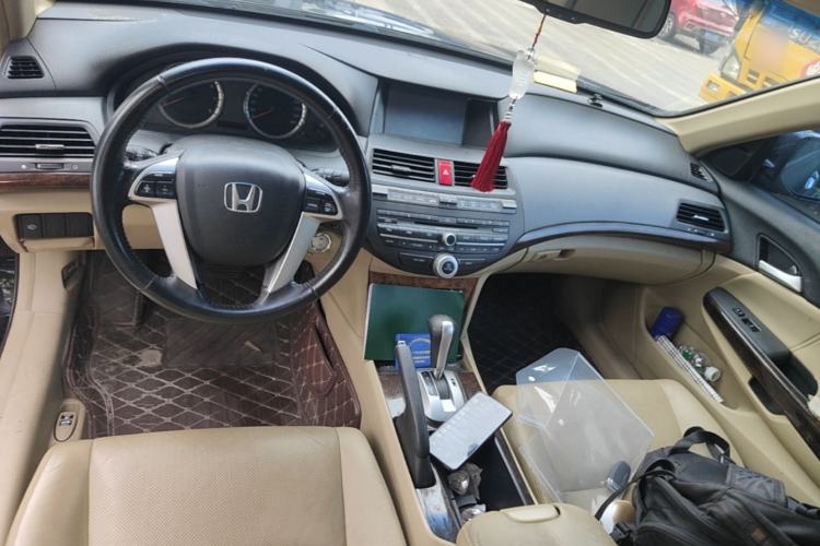 Used Honda Accord 2013 2.0L SE Center Console