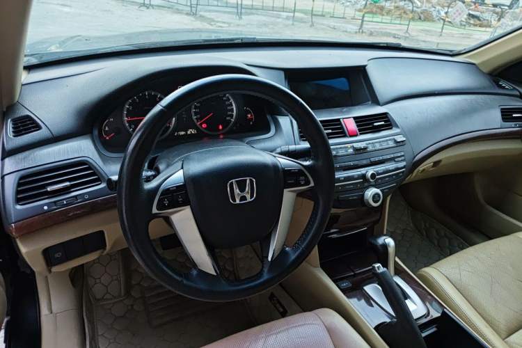 Used Honda Accord 2013 2.0L SE Center Console