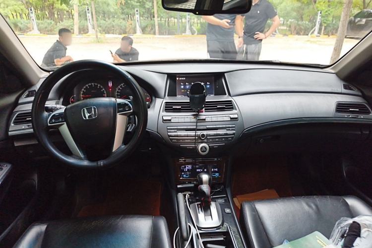 Used Honda Accord 2013 2.4L SE Center Console