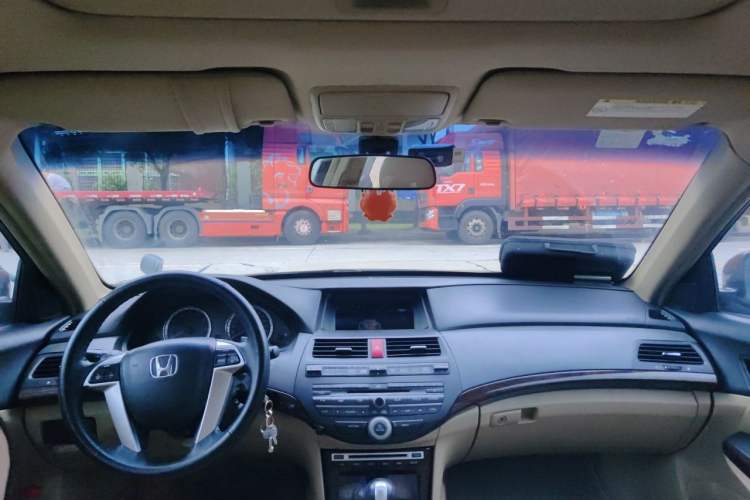Used Honda Accord 2013 2.4L SE Center Console