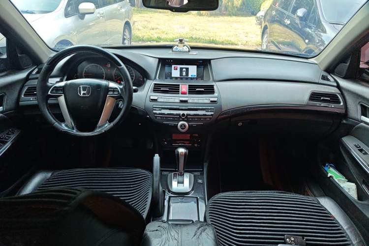 Used Honda Accord 2013 2.4L SE Center Console