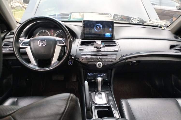 Used Honda Accord 2013 2.0L SE Center Console