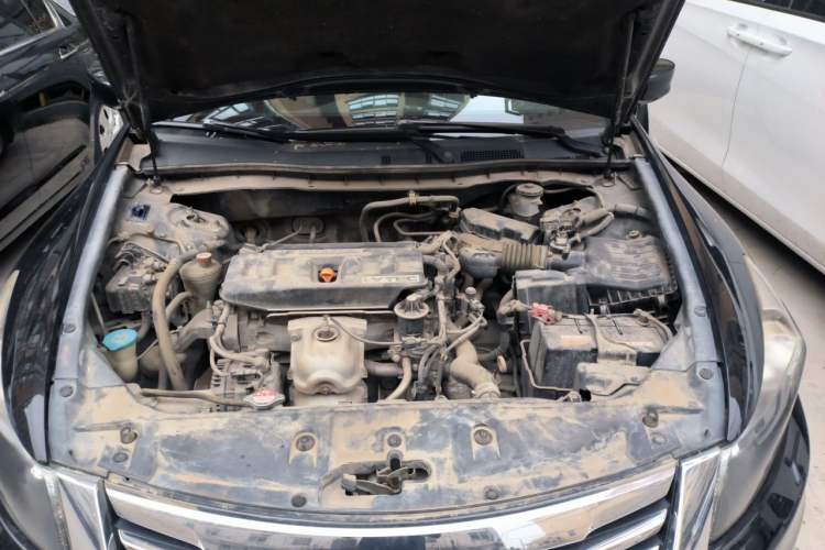 Used Honda Accord 2013 2.0L SE Engine Bay