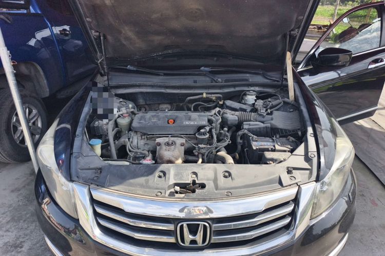 Used Honda Accord 2013 2.0L SE Engine Bay