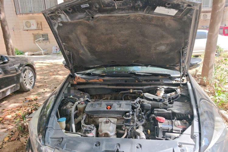 Used Honda Accord 2013 2.0L SE Engine Bay