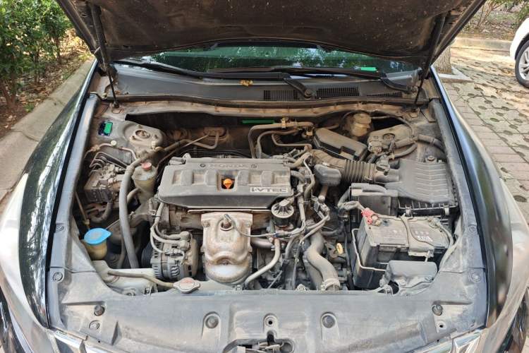 Used Honda Accord 2013 2.0L SE Engine Bay