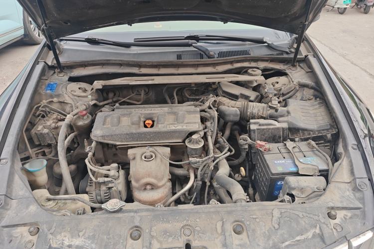 Used Honda Accord 2013 2.0L SE Engine Bay