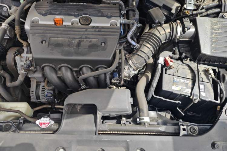 Used Honda Accord 2013 2.4L SE Engine Bay