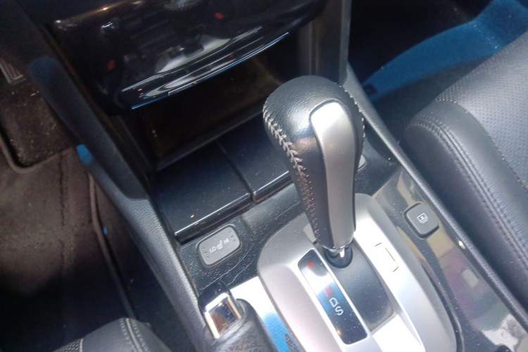Used Honda Accord 2013 2.4L SE Gear Lever