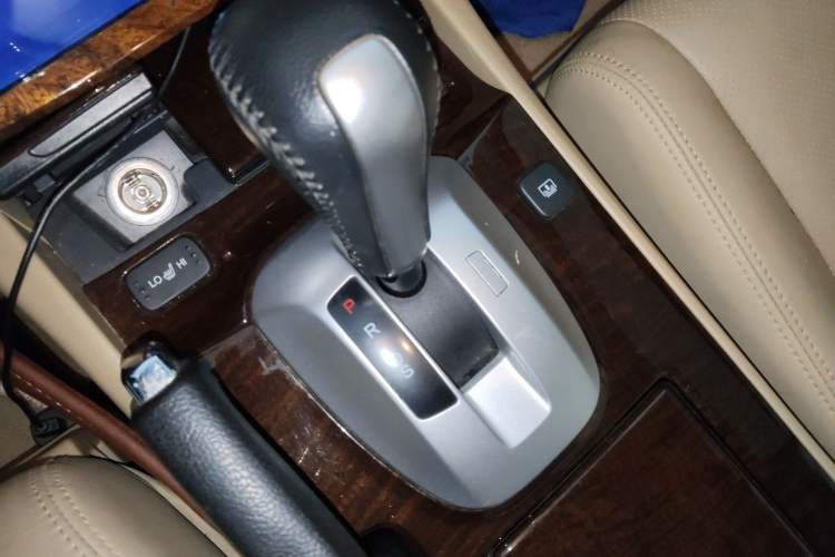 Used Honda Accord 2013 2.4L SE Gear Lever