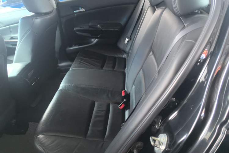 Used Honda Accord 2013 2.0L SE Interior 1