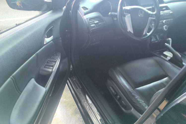 Used Honda Accord 2013 2.0L SE Interior 2