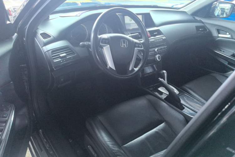 Used Honda Accord 2013 2.0L SE Interior 3
