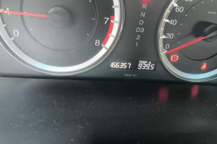 Used Honda Accord 2013 2.0L SE Odometer Close Up