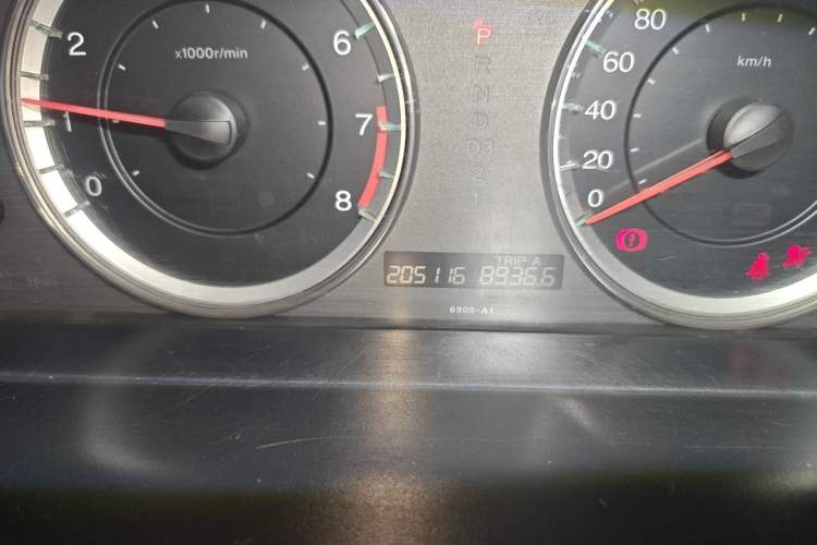 Used Honda Accord 2013 2.0L LX Odometer Close Up