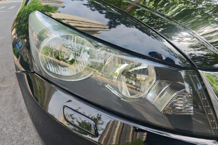 Used Honda Accord 2013 2.4L SE Right Front Headlight