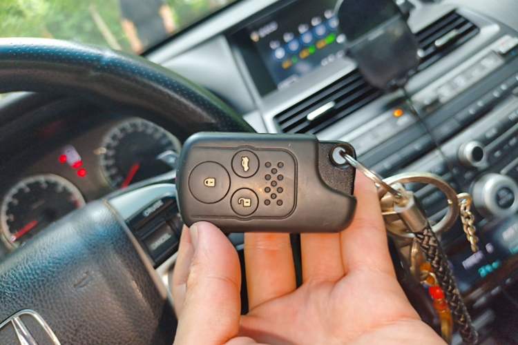 Used Honda Accord 2013 2.4L SE Vehicle Key