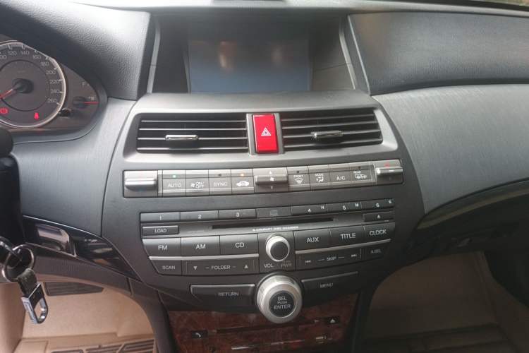Used Honda Accord 2013 2.0L SE Audio And AC Panel