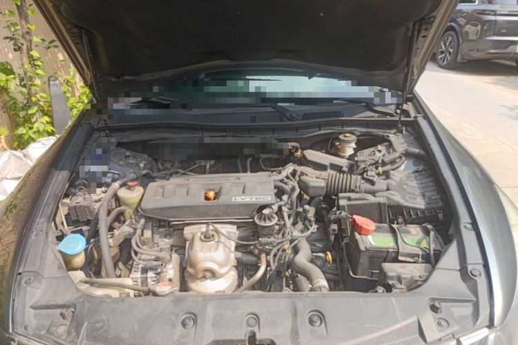 Used Honda Accord 2013 2.0L SE Engine Bay