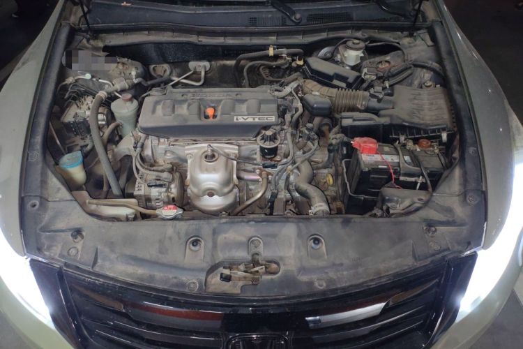 Used Honda Accord 2013 2.0L SE Engine Bay