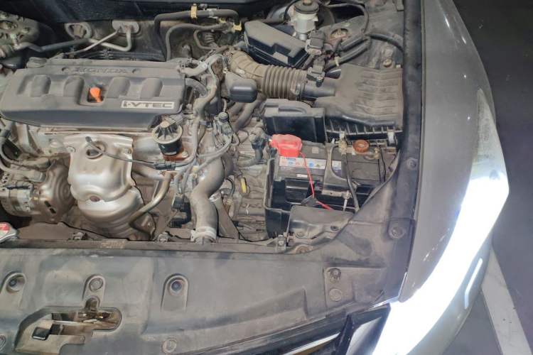 Used Honda Accord 2013 2.0L SE Engine Bay Left