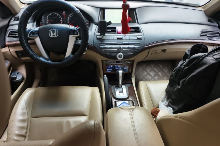 Used Honda Accord 2013 2.0L SE Center Console