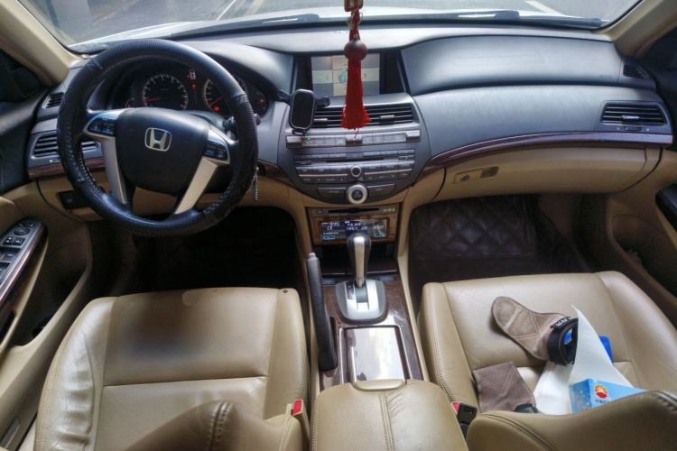Used Honda Accord 2013 2.0L SE Center Console