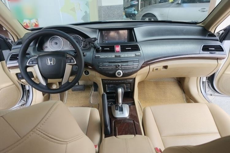 Used Honda Accord 2013 2.0L SE Center Console