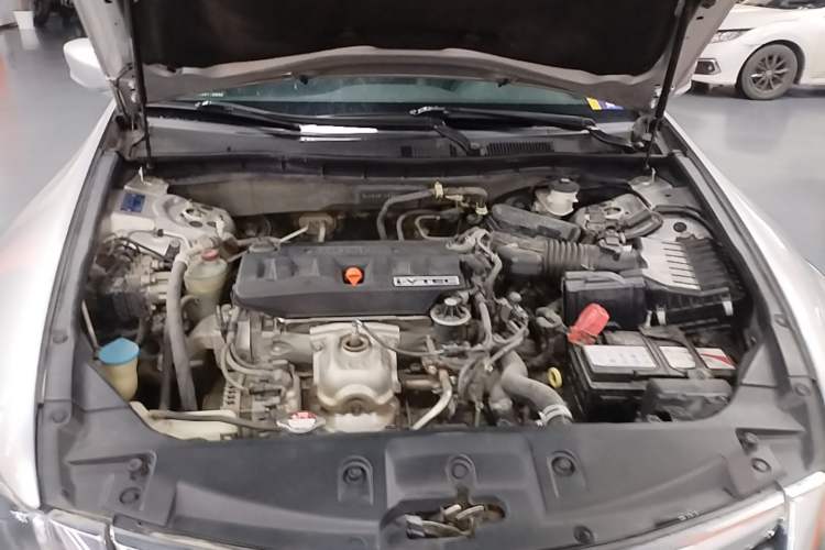 Used Honda Accord 2013 2.0L SE Engine Bay