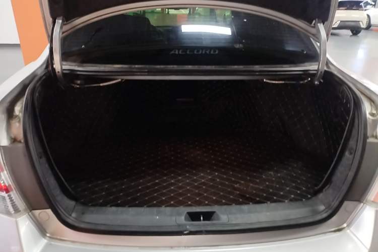 Used Honda Accord 2013 2.0L SE Trunk