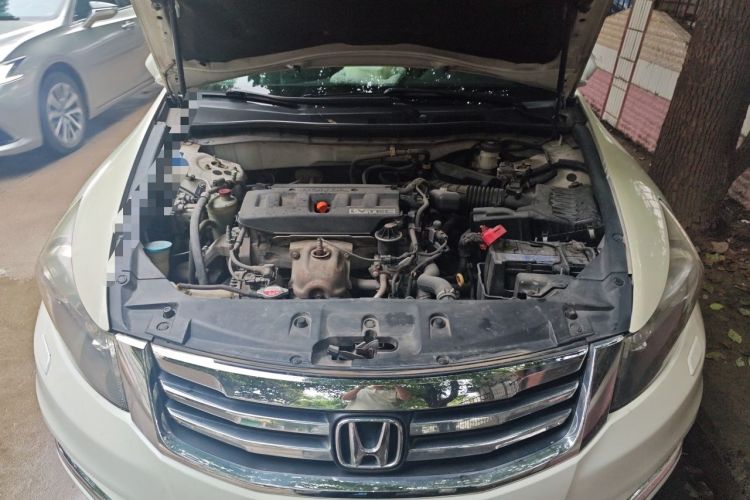 Used Honda Accord 2013 2.0L SE Engine Bay
