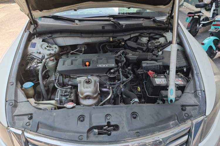 Used Honda Accord 2013 2.0L SE Engine Bay