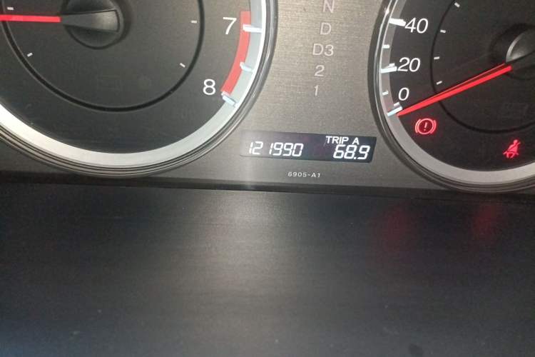 Used Honda Accord 2013 2.0L PE Odometer Close Up