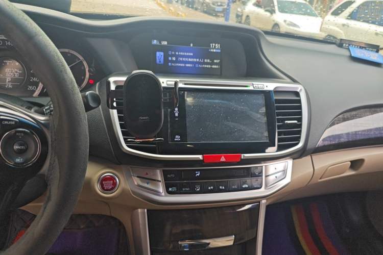 Used Honda Accord 2014 2.4L EX Luxury Edition Audio And AC Panel