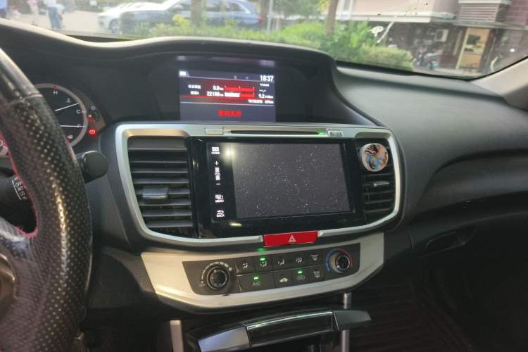 Used Honda Accord 2014 2.0L LX Comfort Edition Audio And AC Panel
