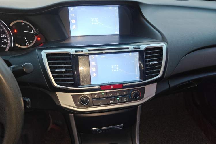Used Honda Accord 2014 2.0L LX Comfort Edition Audio And AC Panel