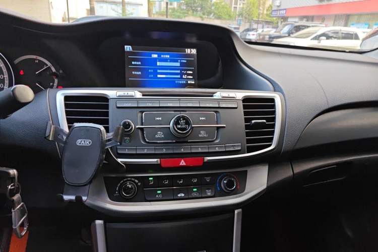 Used Honda Accord 2014 2.0L LX Comfort Edition Audio And AC Panel