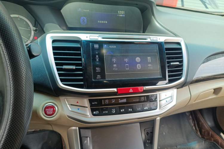 Used Honda Accord 2014 2.4L EX Luxury Edition Audio And AC Panel