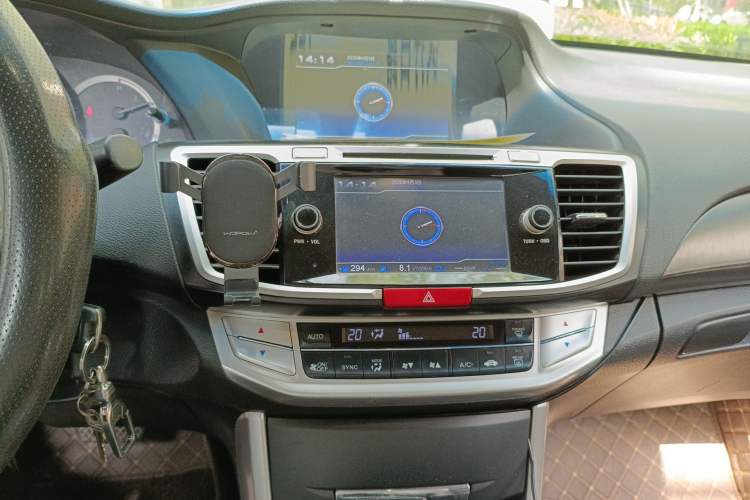 Used Honda Accord 2014 2.0L EX Luxury Edition Audio And AC Panel