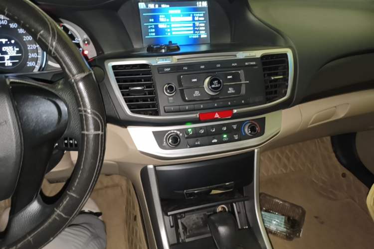 Used Honda Accord 2014 2.0L LX Comfort Edition Audio And AC Panel