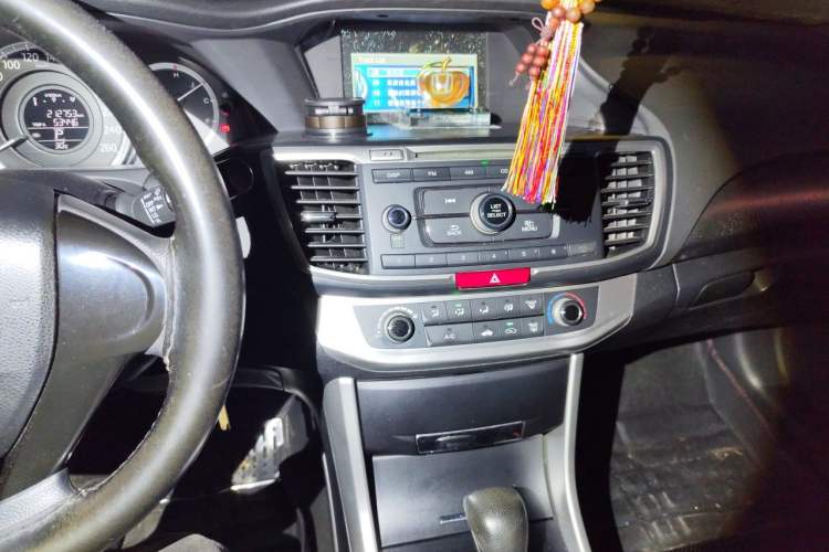 Used Honda Accord 2014 2.0L LX Comfort Edition Audio And AC Panel