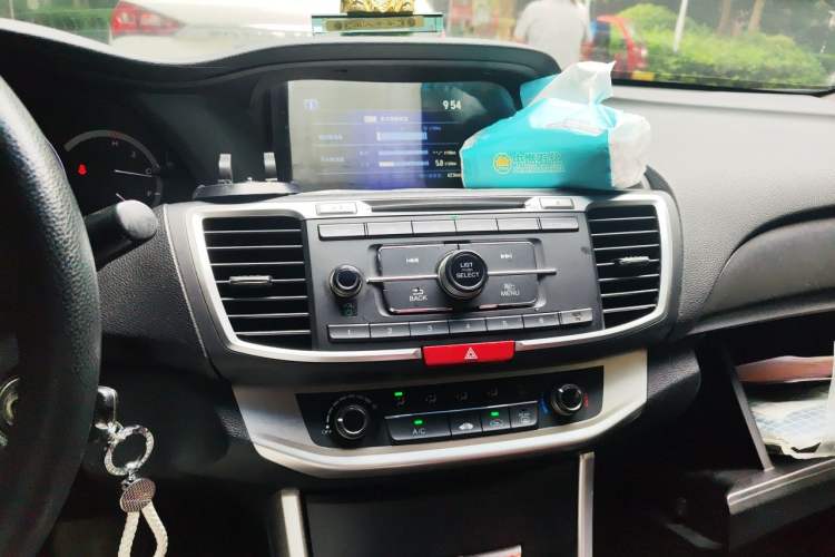 Used Honda Accord 2014 2.0L LX Comfort Edition Audio And AC Panel