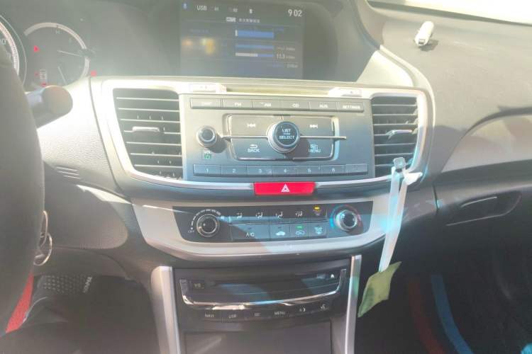 Used Honda Accord 2014 2.0L LX Comfort Edition Audio And AC Panel