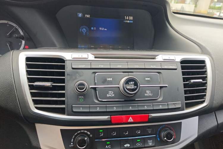 Used Honda Accord 2014 2.0L LX Comfort Edition Audio And AC Panel