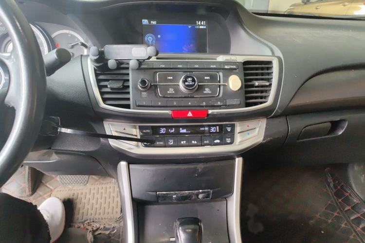 Used Honda Accord 2014 2.0L EX Luxury Edition Audio And AC Panel