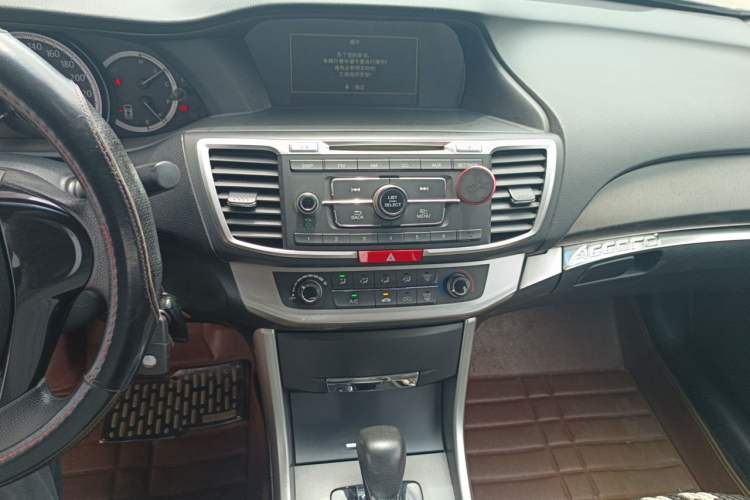 Used Honda Accord 2014 2.0L LX Comfort Edition Audio And AC Panel