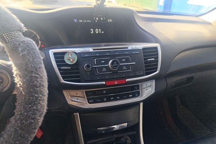 Used Honda Accord 2014 2.0L EX Luxury Edition Audio And AC Panel